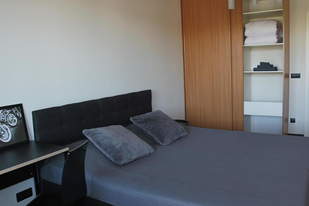 New Modern 4-Room Apartment With Big Balcony And Undeground Parking In Center Of Talin Exterior foto