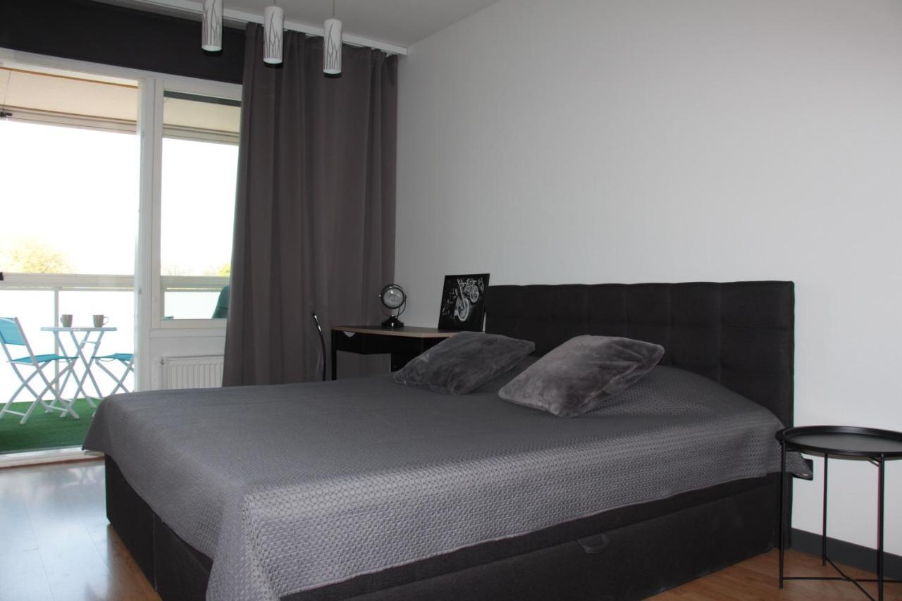 New Modern 4-Room Apartment With Big Balcony And Undeground Parking In Center Of Talin Exterior foto