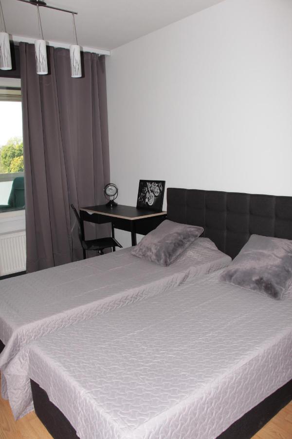 New Modern 4-Room Apartment With Big Balcony And Undeground Parking In Center Of Talin Exterior foto