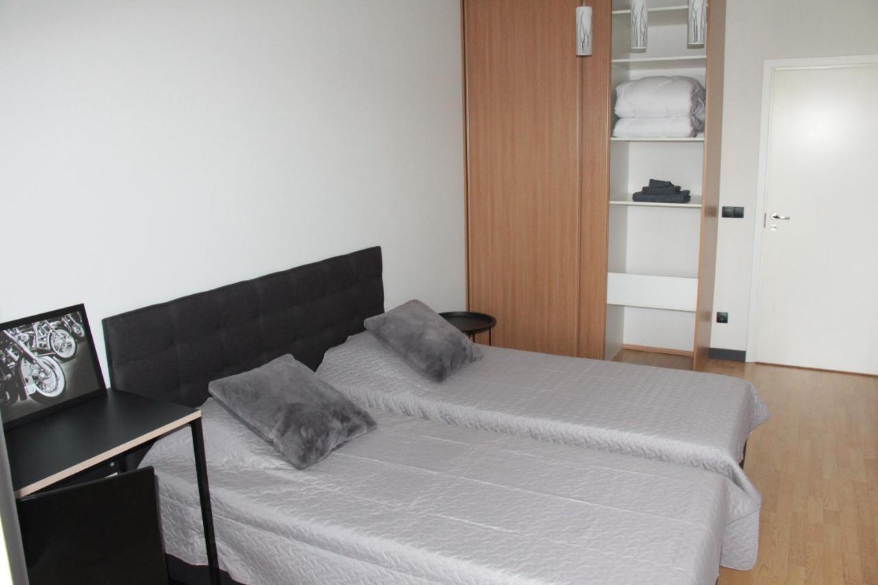 New Modern 4-Room Apartment With Big Balcony And Undeground Parking In Center Of Talin Exterior foto