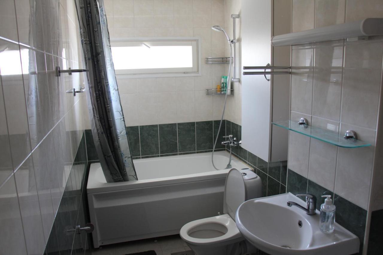 New Modern 4-Room Apartment With Big Balcony And Undeground Parking In Center Of Talin Exterior foto