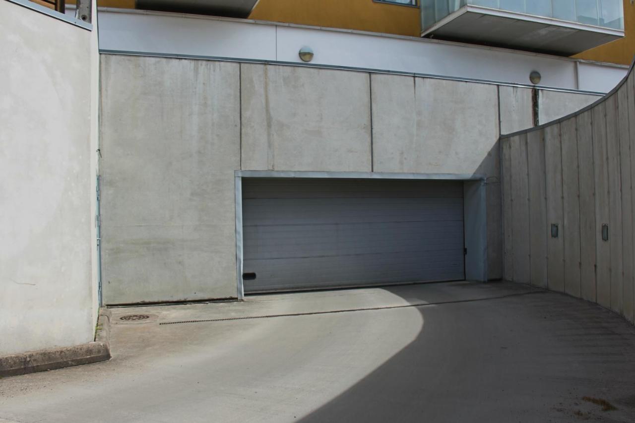 New Modern 4-Room Apartment With Big Balcony And Undeground Parking In Center Of Talin Exterior foto